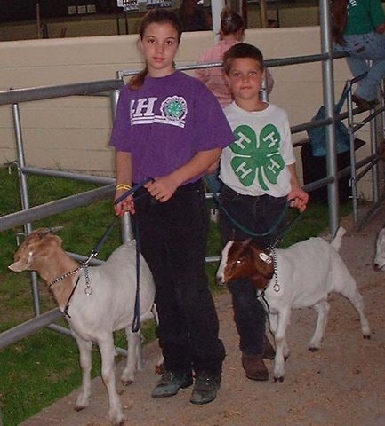 Kids with their 4H projects 1998